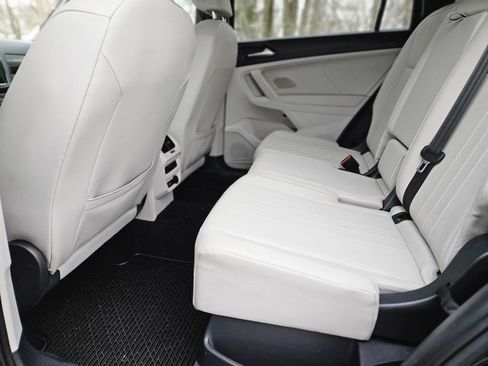 Used 2022 Volkswagen Tiguan SE R-Line image 16