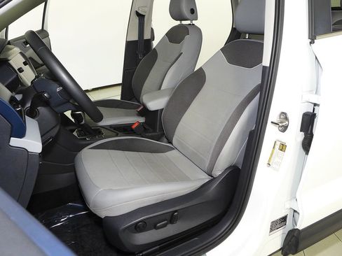 Used 2023 Volkswagen Taos SE w/ Panoramic Sunroof Package FWD image 22