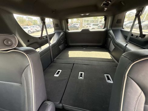 Used 2025 Chevrolet Suburban Premier image 15