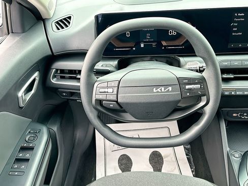 New 2025 Kia K4 LXS image 20