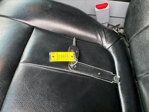 Used 2012 Ford F150 XLT w/ XLT Chrome Pkg image 15