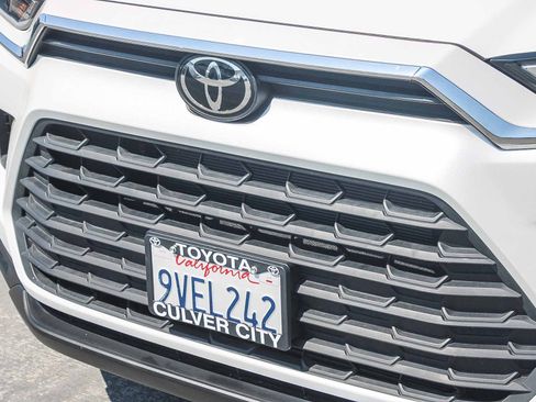 Certified 2025 Toyota Grand Highlander FWD image 6