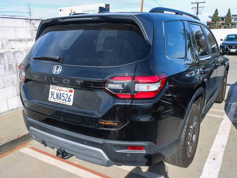 Used 2024 Honda Pilot TrailSport image 5