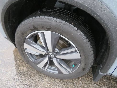 Used 2023 Nissan Rogue SL w/ SL Premium Package FWD image 9