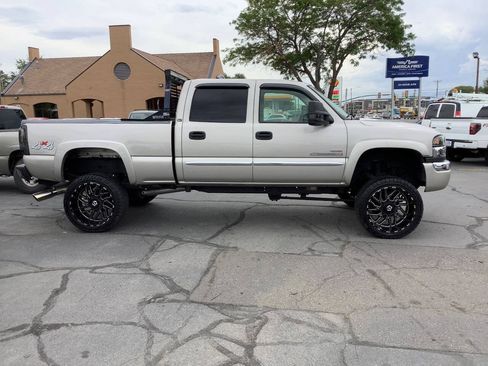 Used 2006 GMC Sierra 2500 SLE w/ Onstar Plus Package AWD/4WD image 12