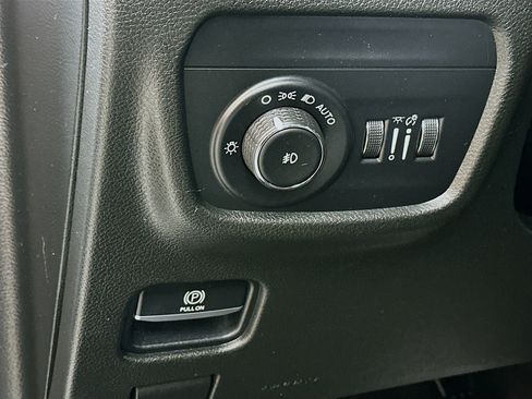 Used 2021 Jeep Grand Cherokee L Limited image 10