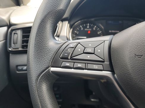 Used 2020 Nissan Rogue Sport S image 28