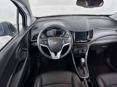 Used 2022 Chevrolet Trax LT w/ Premium Seat Package AWD/4WD image 21