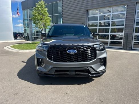 Used 2025 Ford Explorer ST-Line AWD/4WD image 2