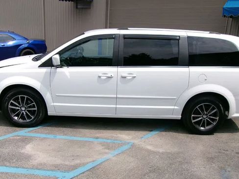 Used 2017 Dodge Grand Caravan SXT FWD image 6