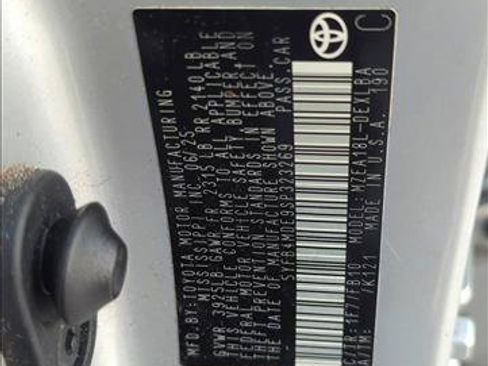 Used 2025 Toyota Corolla LE FWD image 2