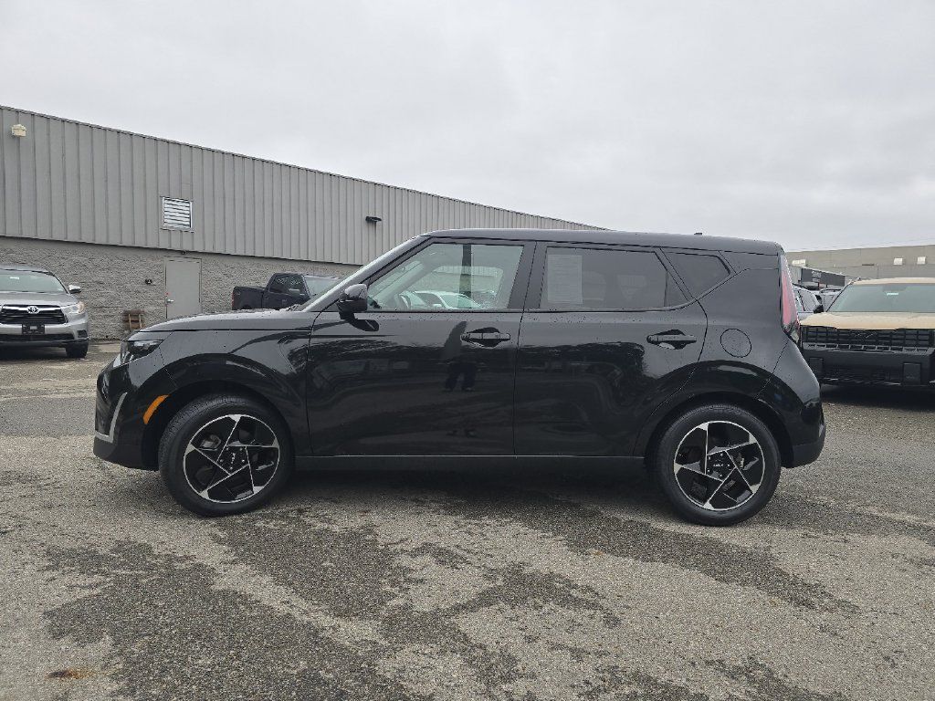 Used 2023 Kia Soul EX FWD image 13