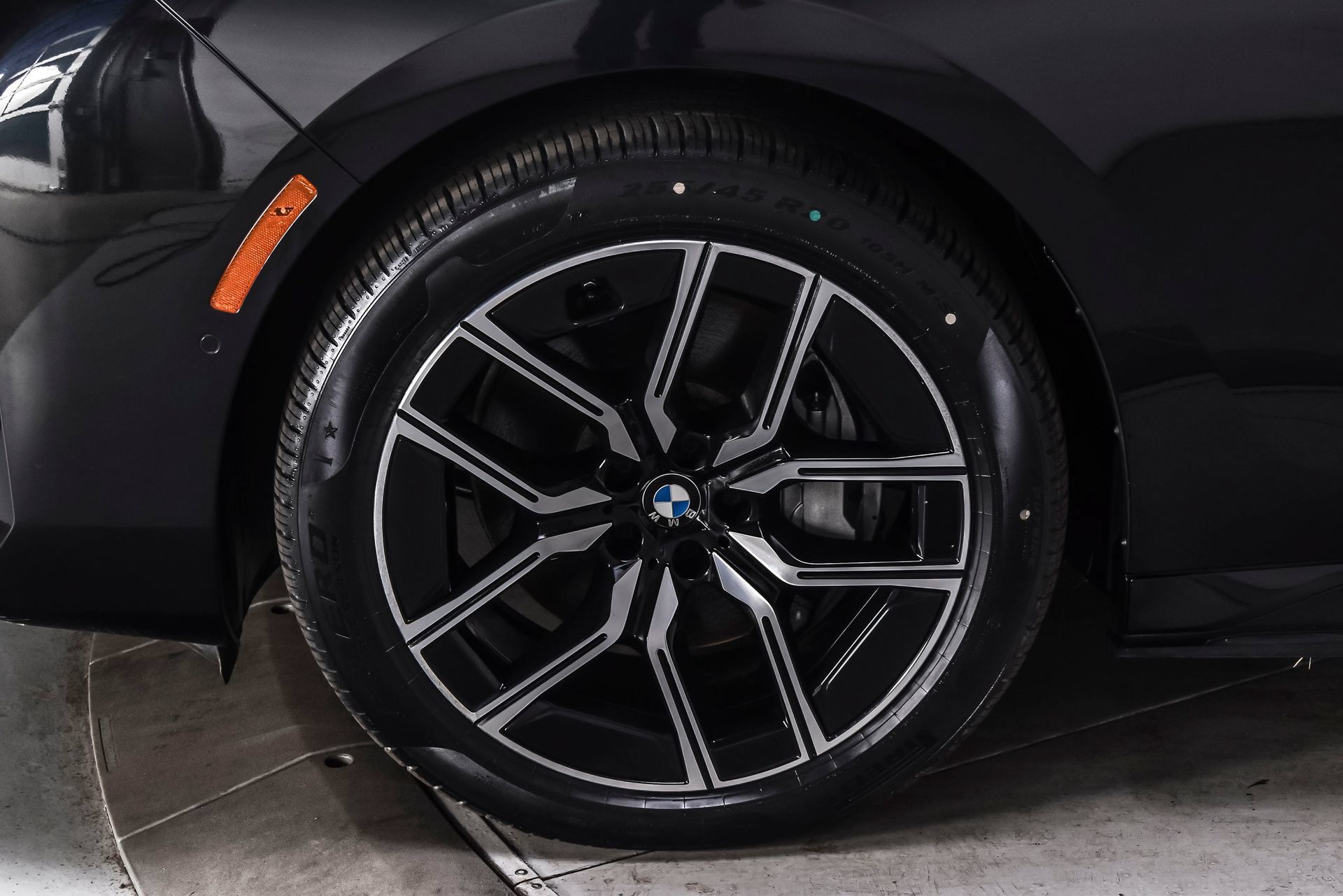Used 2023 BMW i7 xDrive60 AWD/4WD image 10