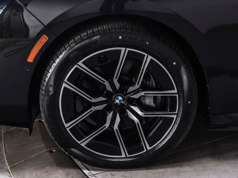 Used 2023 BMW i7 xDrive60 AWD/4WD image 10