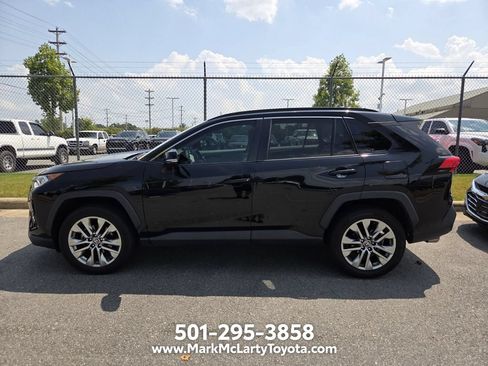 Used 2021 Toyota RAV4 XLE Premium FWD image 7