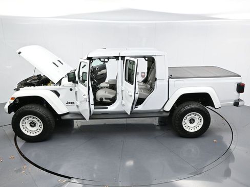 Used 2022 Jeep Gladiator Overland image 41