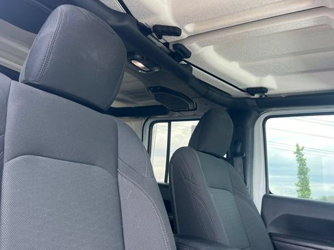 Used 2018 Jeep Wrangler Unlimited Sport AWD/4WD image 17