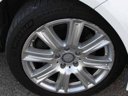 Used 2013 Mercedes-Benz E 350 4MATIC Wagon image 32