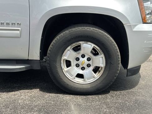 Used 2012 Chevrolet Suburban LT w/ Luxury Package AWD/4WD image 12