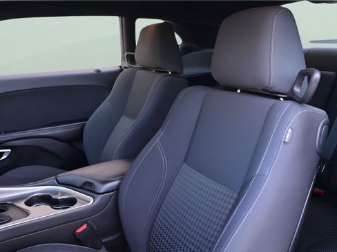 Used 2019 Dodge Challenger SXT RWD image 12
