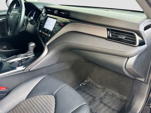 Used 2020 Toyota Camry SE image 26