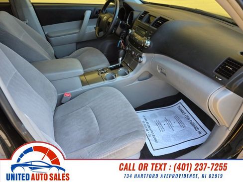 Used 2012 Toyota Highlander FWD w/ Cold Weather Pkg image 13