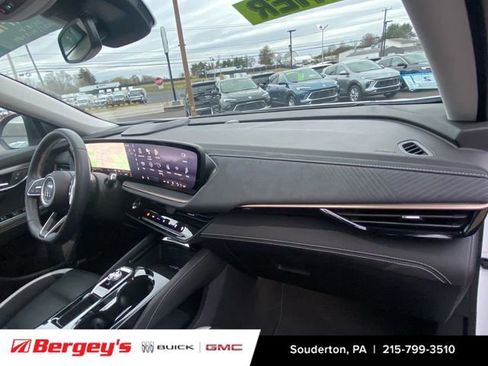 Certified 2025 Buick Envision Sport Touring image 32