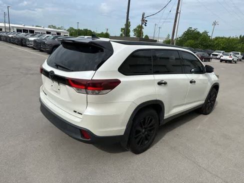 Used 2019 Toyota Highlander SE w/ Nightshade Edition AWD/4WD image 19