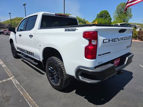 Used 2025 Chevrolet Silverado 1500 Custom Trail Boss w/ Dark Appearance Package AWD/4WD image 3