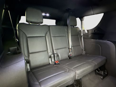 Used 2022 Chevrolet Suburban LT image 8