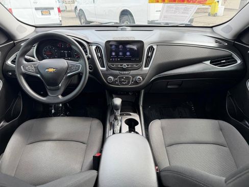 Used 2021 Chevrolet Malibu LS FWD image 23