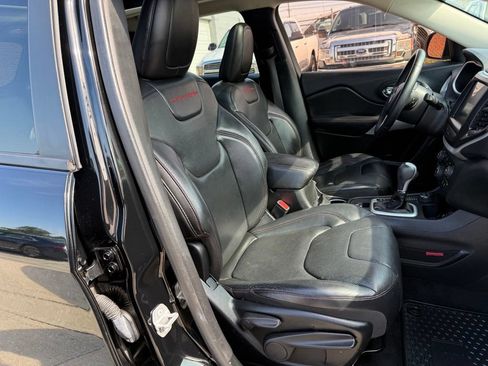 Used 2018 Jeep Cherokee Trailhawk w/ Quick Order Package 23L AWD/4WD image 35