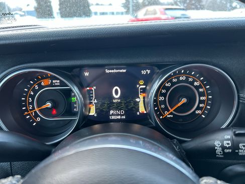 Used 2018 Jeep Wrangler Unlimited Sahara image 10