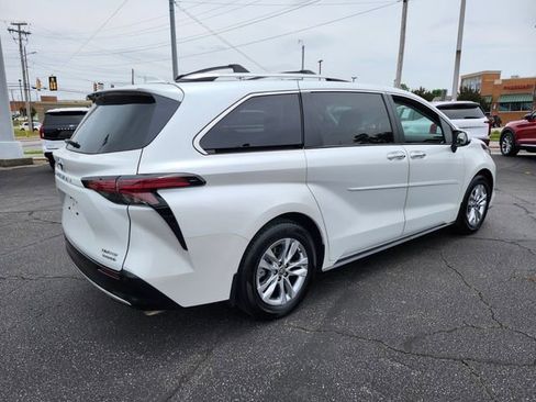 Used 2024 Toyota Sienna Limited AWD/4WD image 8
