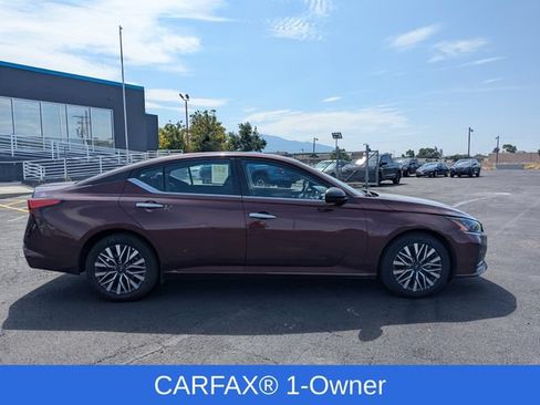 Used 2024 Nissan Altima 2.5 SV FWD image 2