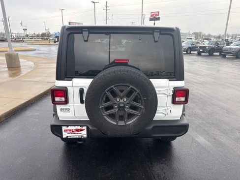 Used 2024 Jeep Wrangler Sport S image 4