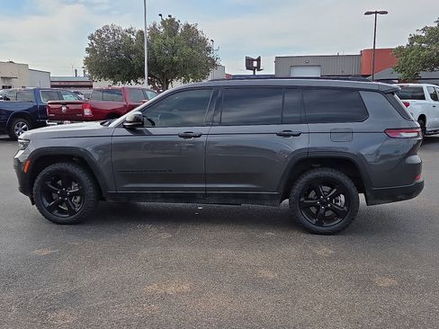 Used 2023 Jeep Grand Cherokee L Laredo image 2