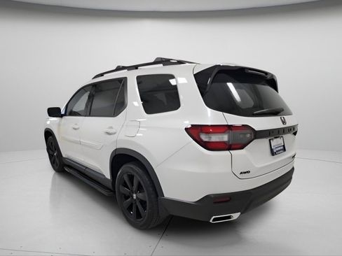 Certified 2025 Honda Pilot Black Edition image 5