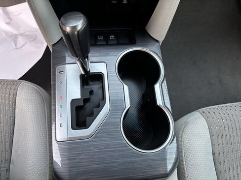 Used 2013 Toyota Camry LE image 15