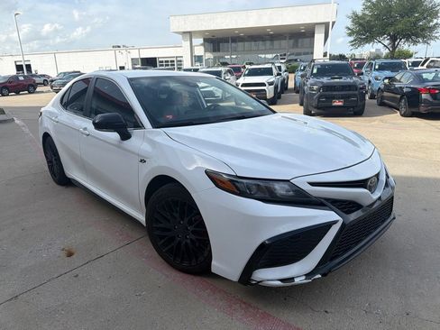 Used 2024 Toyota Camry SE w/ Convenience Package FWD image 3