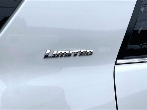 Used 2022 Toyota 4Runner Limited AWD/4WD image 42
