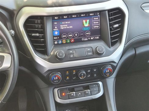 Used 2023 GMC Acadia SLT image 19