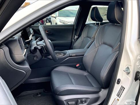 New 2025 Toyota Crown Platinum image 9