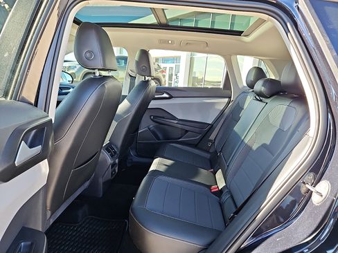 Certified 2022 Volkswagen Taos SE w/ Panoramic Sunroof Package image 8