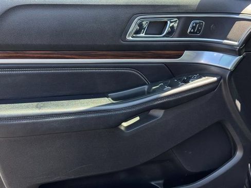 Used 2018 Ford Explorer Limited FWD image 24