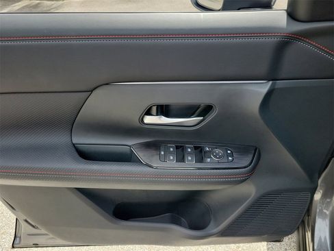 Used 2025 Nissan Kicks SR image 13