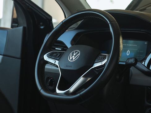 Used 2022 Volkswagen Taos SE image 31