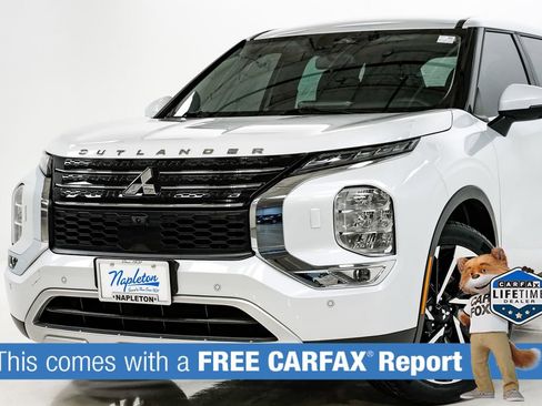 Used 2023 Mitsubishi Outlander SE image 2