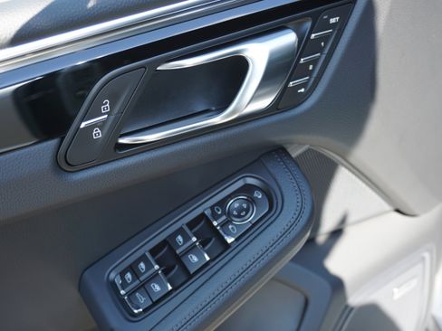 New 2026 Porsche Macan S image 28