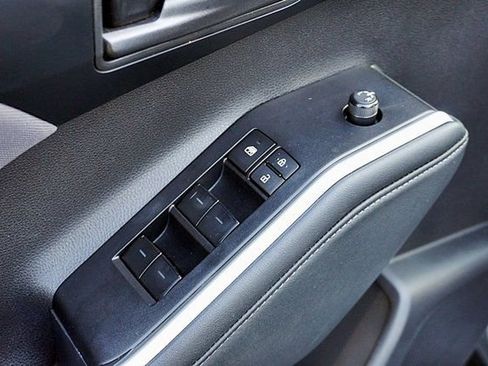 Used 2025 Toyota Highlander LE FWD image 23